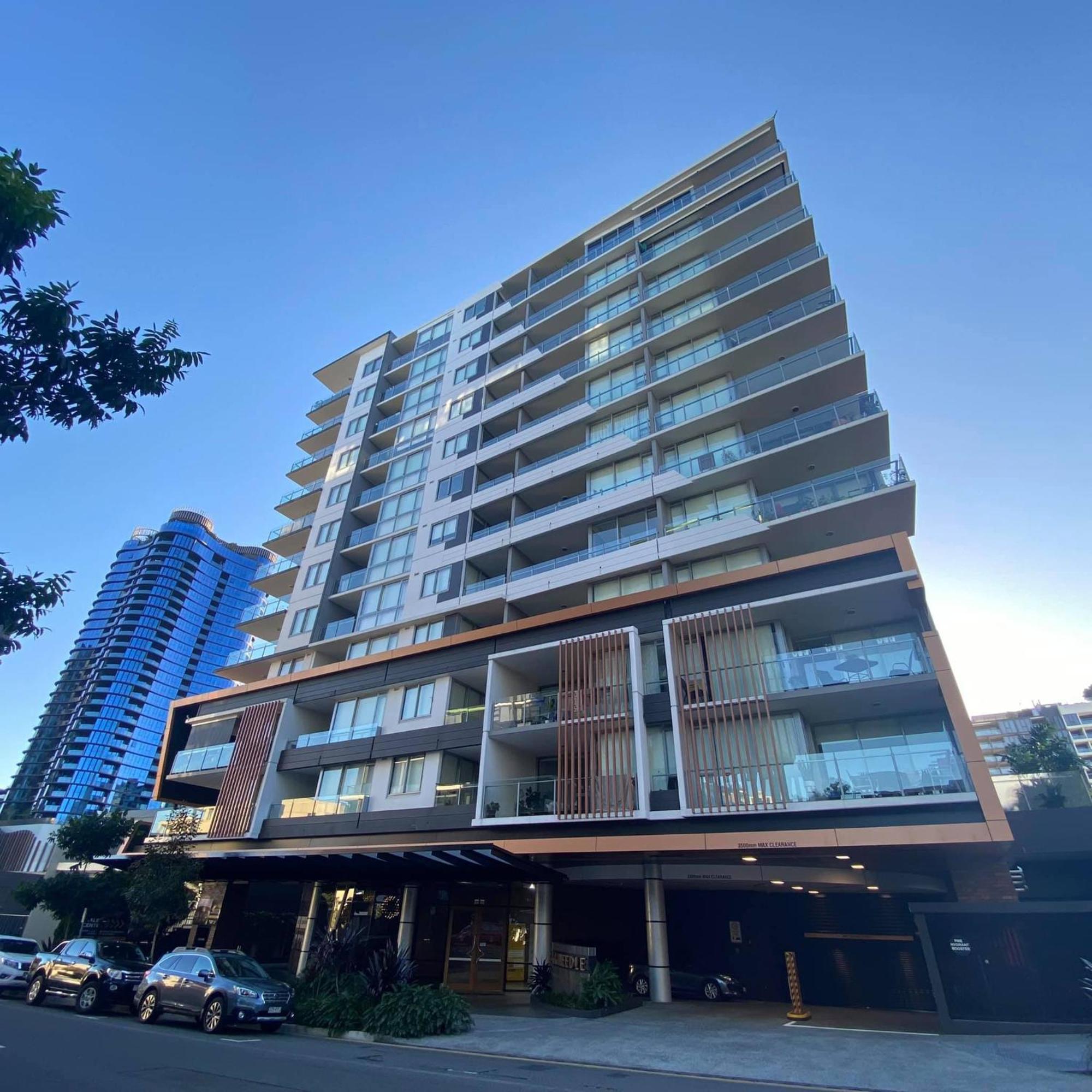 Luxury 2 Bedroom Near South Bank With Free Car Park, Pool, Views And Sofa Bed * Brisbane