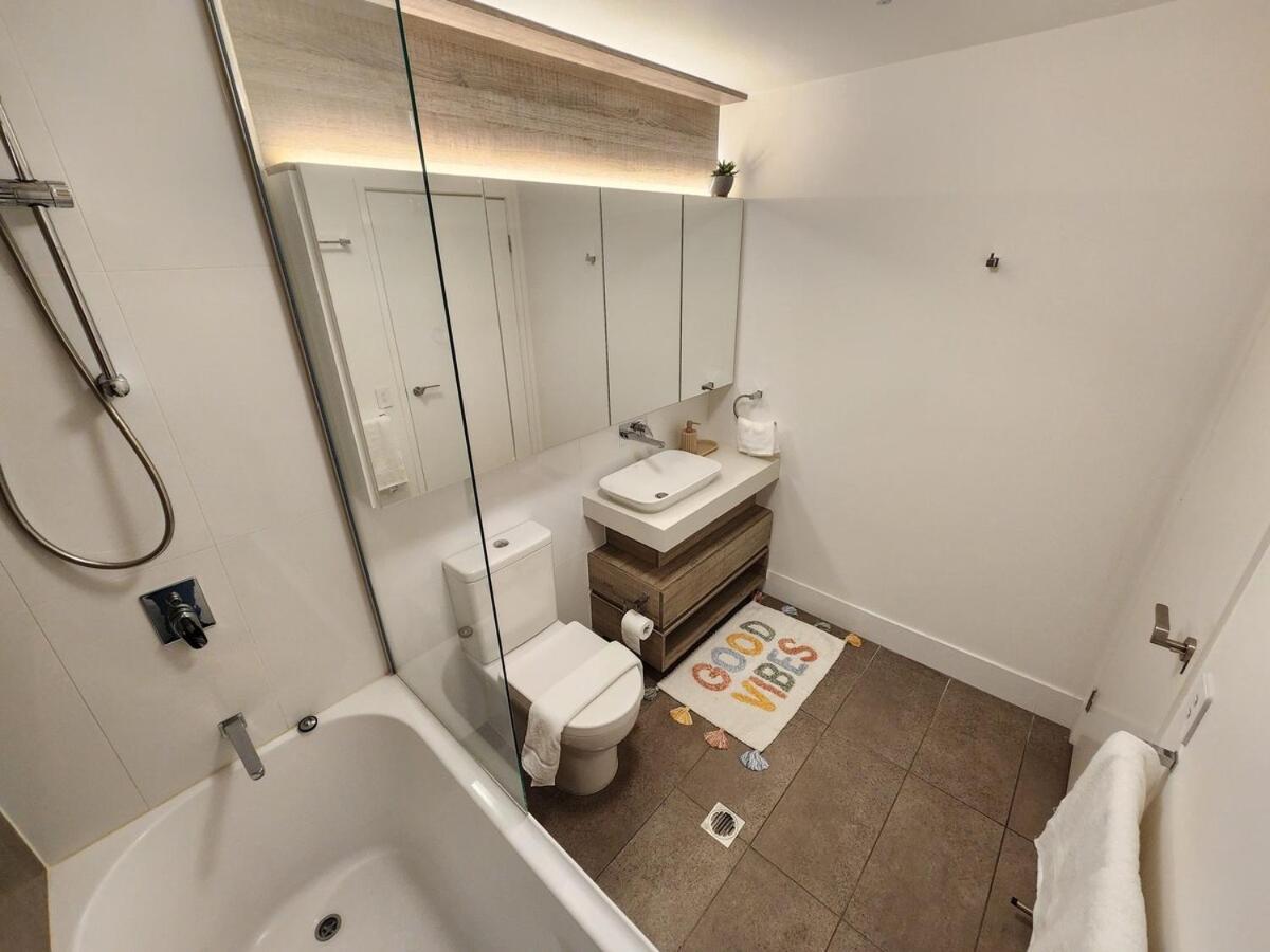 Luxury 2 Bedroom Near South Bank With Free Car Park, Pool, Views And Sofa Bed * Brisbane
