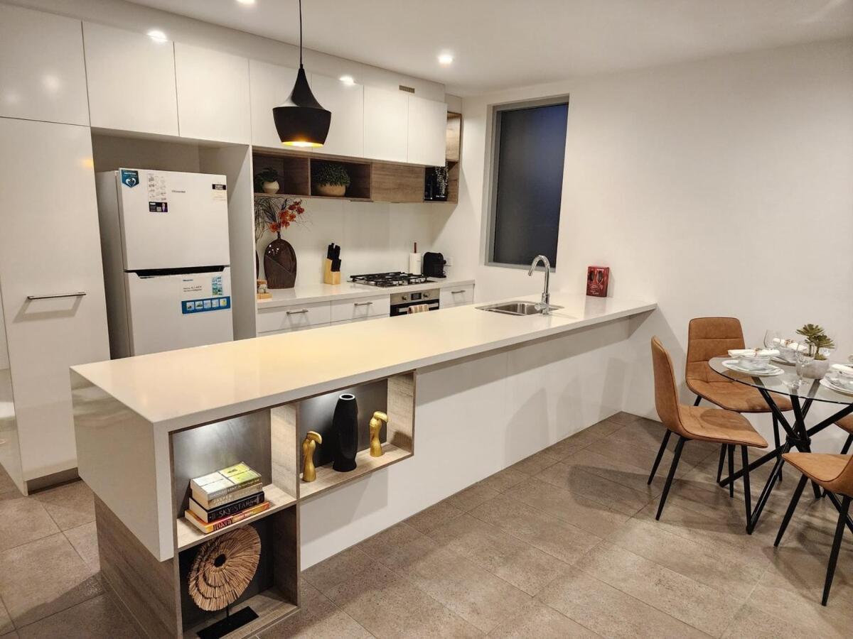 Luxury 2 Bedroom Near South Bank With Free Car Park, Pool, Views And Sofa Bed * Brisbane