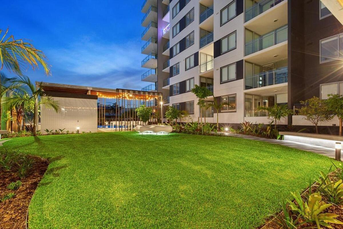 Luxury 2 Bedroom Near South Bank With Free Car Park, Pool, Views And Sofa Bed *