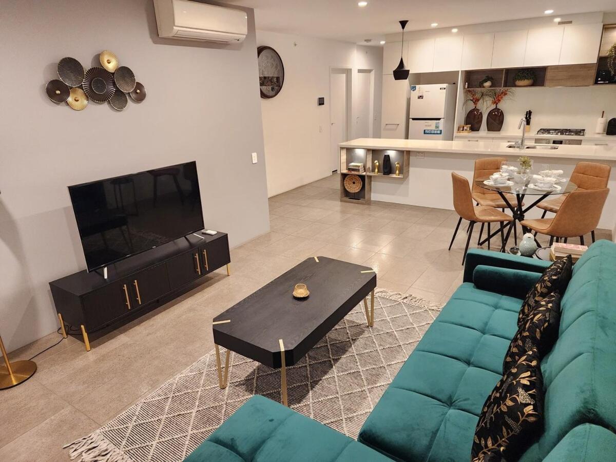 Luxury 2 Bedroom Near South Bank With Free Car Park, Pool, Views And Sofa Bed Apartment *